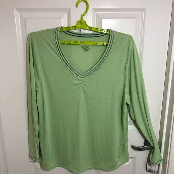 Axcess mint green casual womens long sleeve v neck shirt St Patrick’s Top - Picture 1 of 5